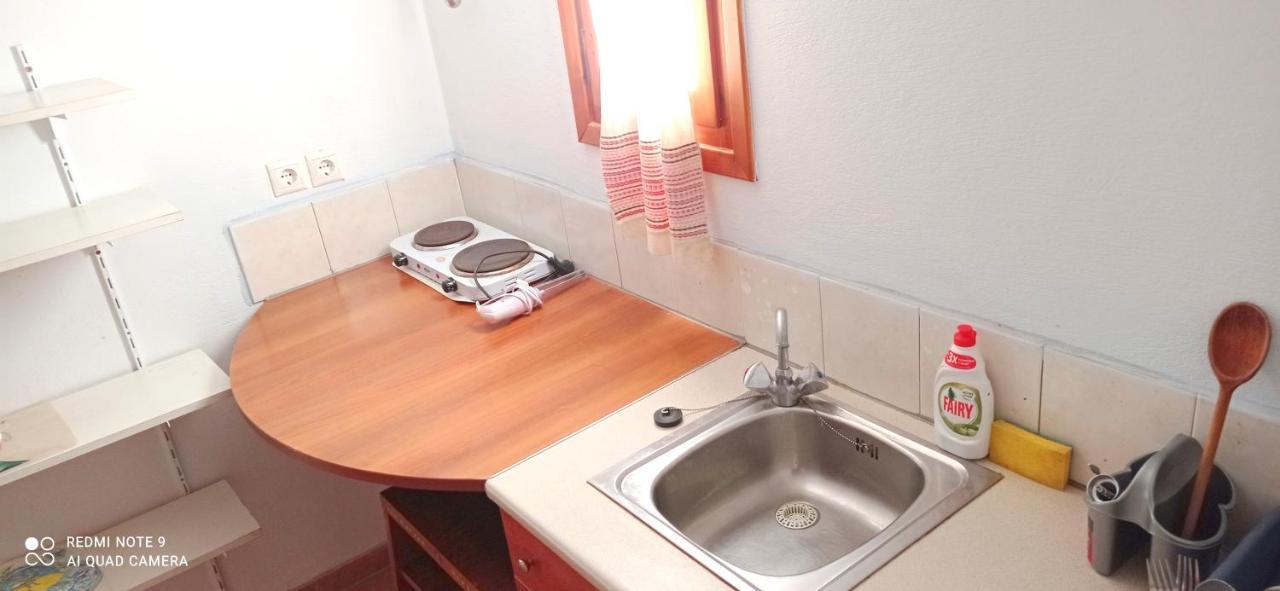 Isavella'S Apartment Schoinoussa Bagian luar foto